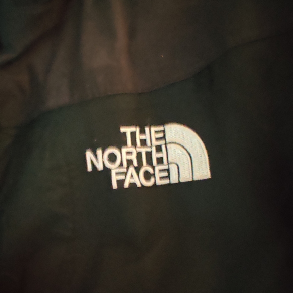EUC North Face HyVent Shell - Picture 2 of 10